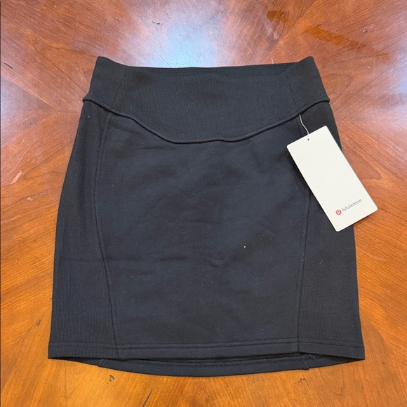Lululemon Athletica Classic Black Mini Skirt - Picture 2 of 5